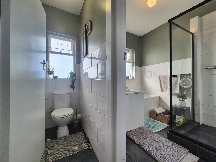 2 Bedroom Property for Sale in Wynberg Upper Western Cape